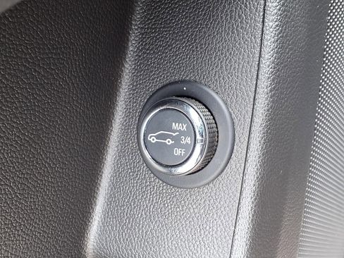 Used 2023 Chevrolet Traverse LT FWD image 11