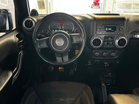 Used 2014 Jeep Wrangler Unlimited Rubicon w/ Max Tow Package AWD/4WD image 12