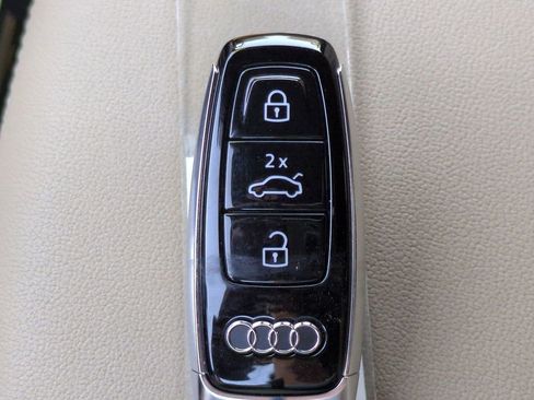 Used 2021 Audi Q8 Prestige w/ Prestige Package image 30