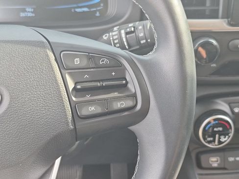 Used 2025 Hyundai Venue SEL FWD image 21