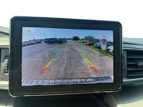 Used 2022 Ford Explorer XLT w/ Equipment Group 202A AWD/4WD image 18