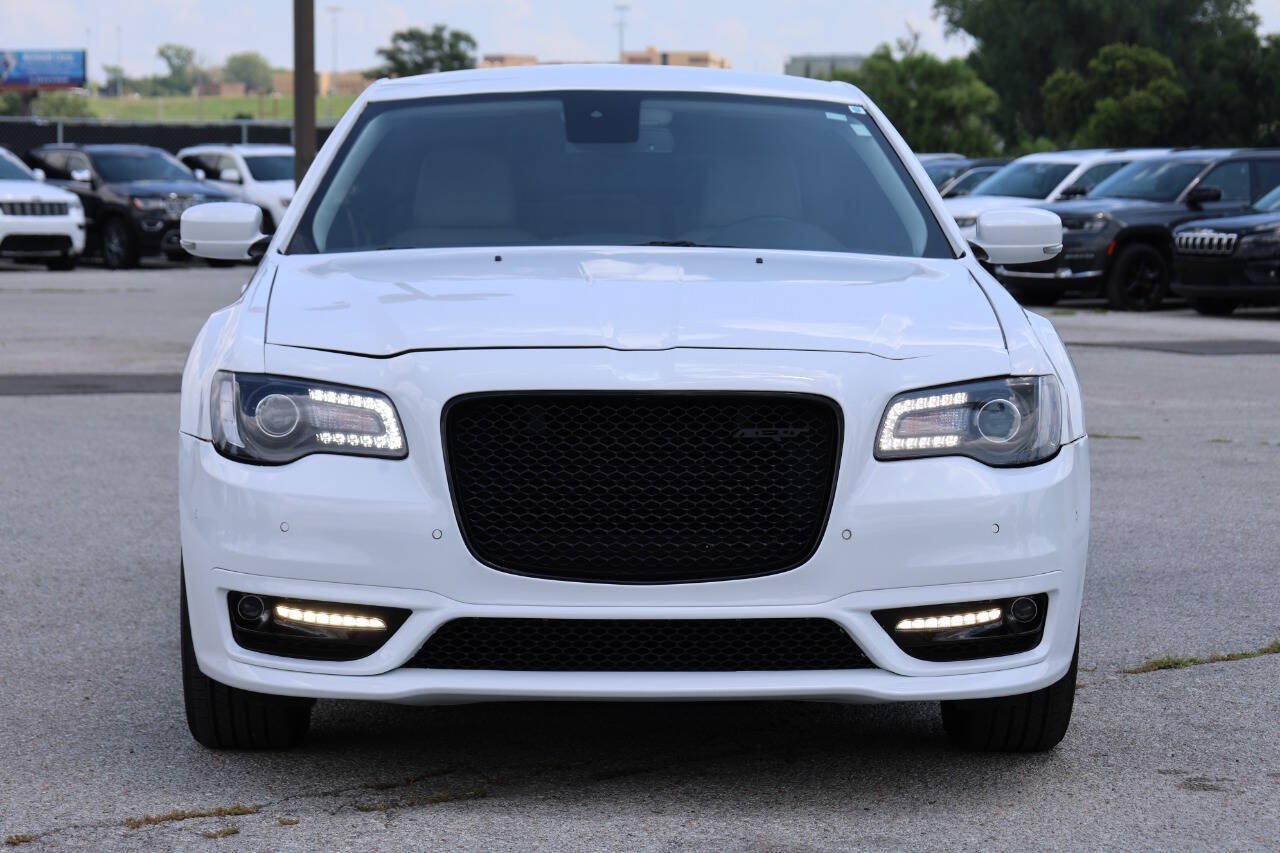 Used 2022 Chrysler 300 Touring L AWD/4WD image 2
