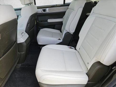 Used 2025 Hyundai Santa Fe Calligraphy image 12