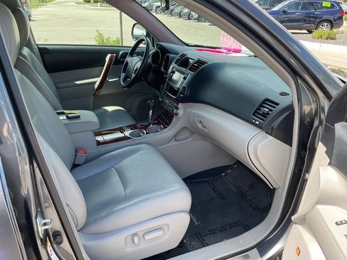 Used 2013 Toyota Highlander Limited AWD/4WD image 46