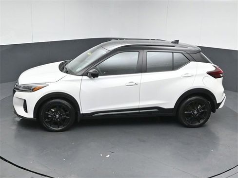 Used 2023 Nissan Kicks SR image 46