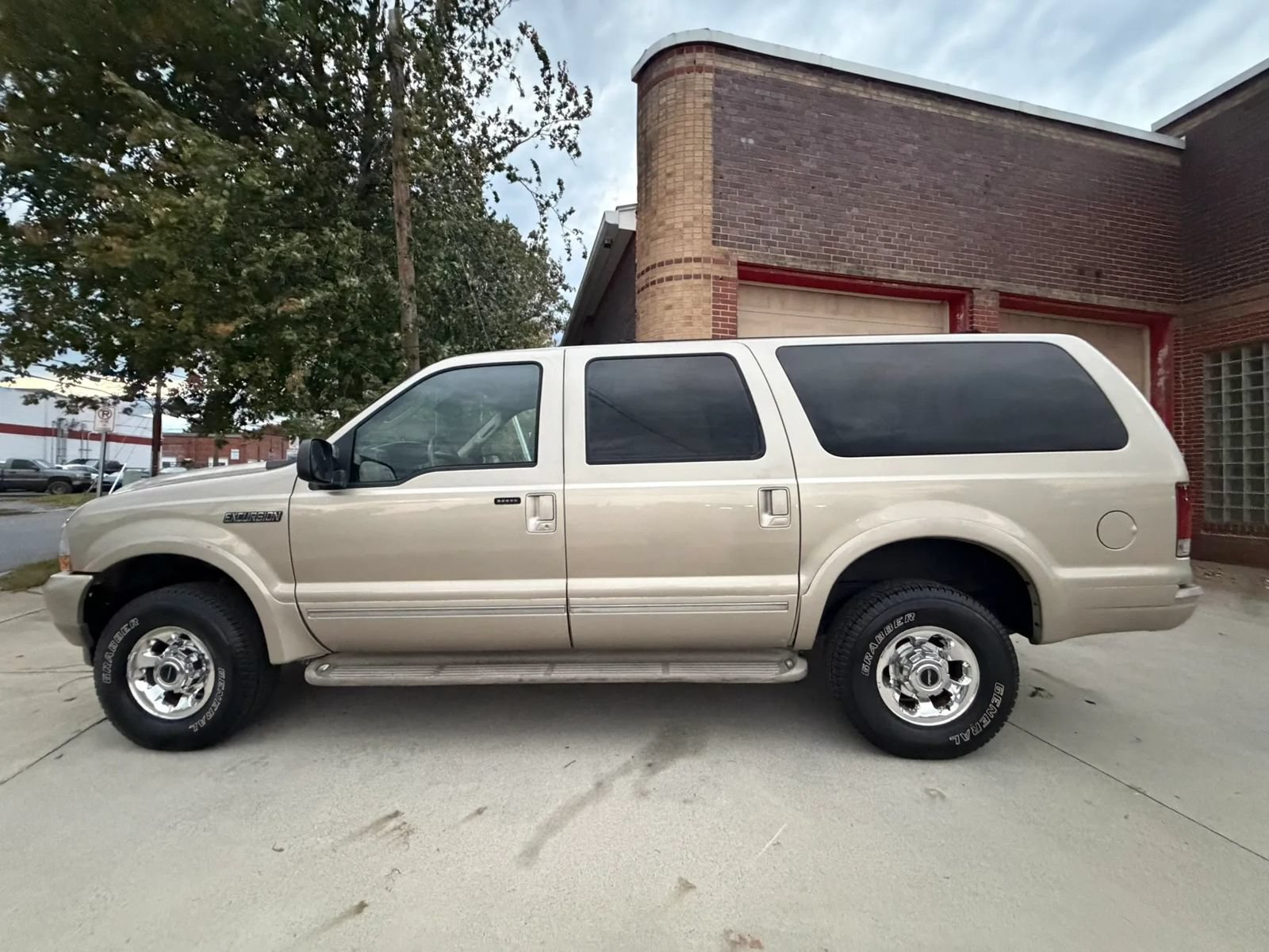 Used 2004 Ford Excursion Limited AWD/4WD image 11