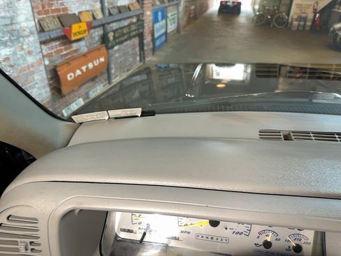 Used 1995 GMC Yukon SLE image 32