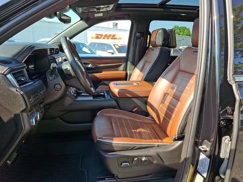 Used 2023 GMC Yukon XL Denali Ultimate AWD/4WD image 10