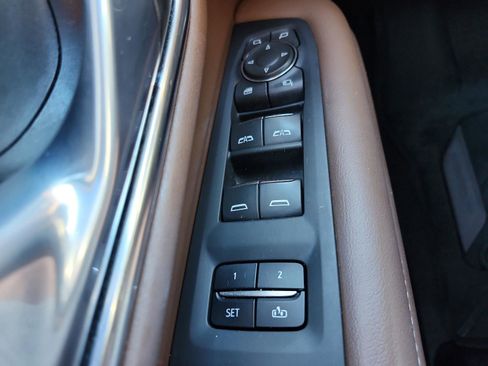 Used 2022 Chevrolet Suburban High Country image 22