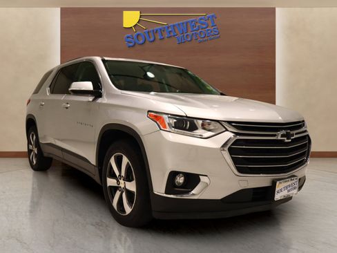 Used 2019 Chevrolet Traverse LT w/ LT Premium Package image 5