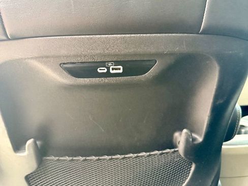 Used 2023 Chrysler Pacifica Touring-L image 27