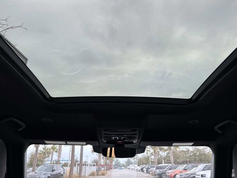 Used 2024 Land Rover Defender 130 X-Dynamic SE image 17