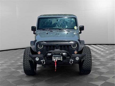 Used 2014 Jeep Wrangler Unlimited Sahara w/ Connectivity Group AWD/4WD image 8