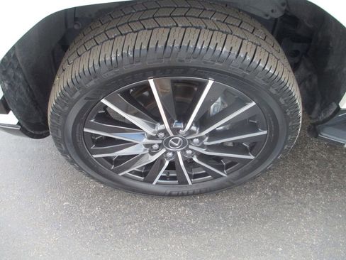 Used 2024 Lexus GX 550 w/ Accessory Package (2T) AWD/4WD image 14