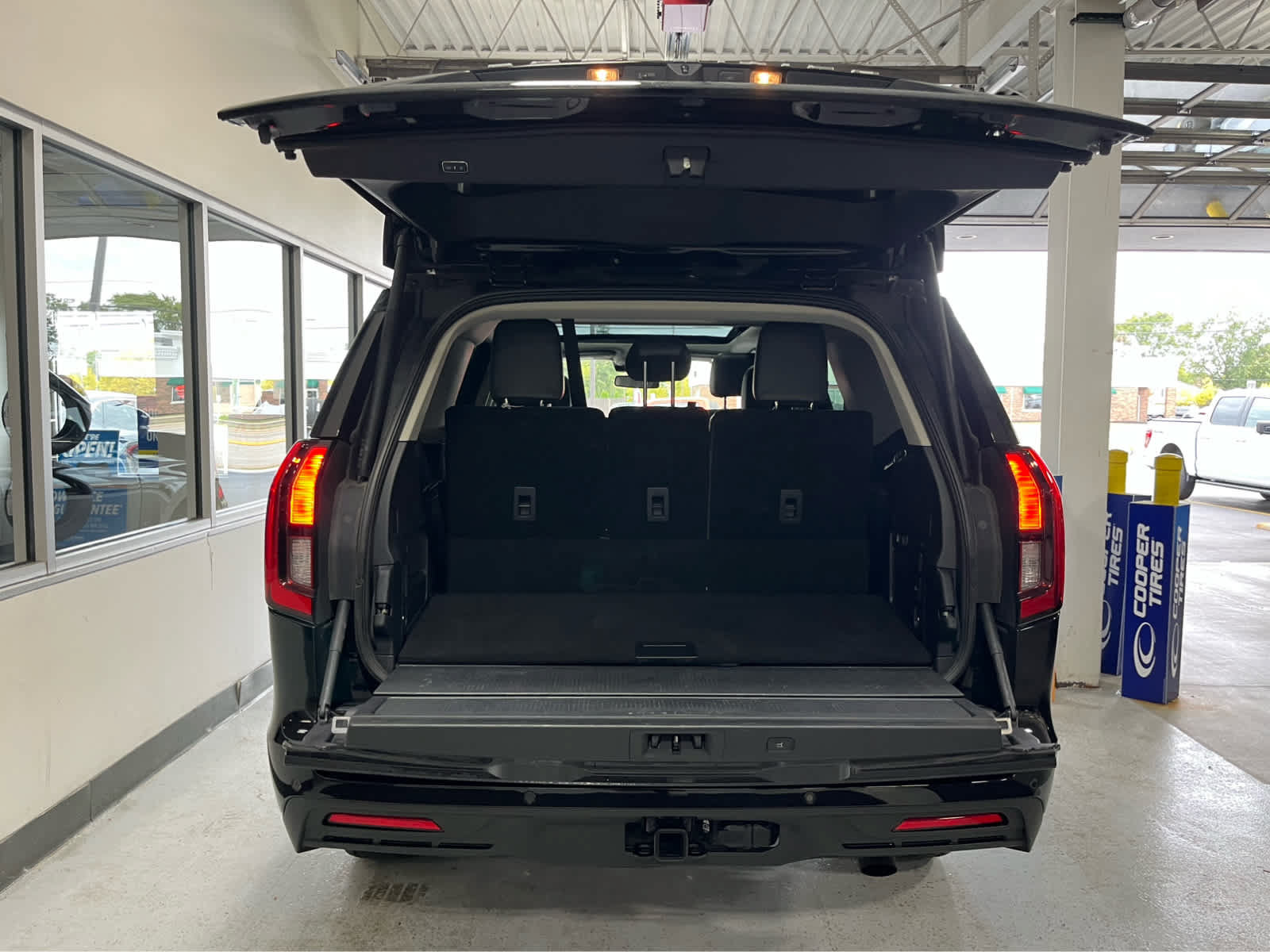 Used 2025 Ford Expedition Active AWD/4WD image 13