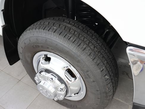 Used 2024 RAM 3500 Tradesman w/ Chrome Appearance Group AWD/4WD image 3