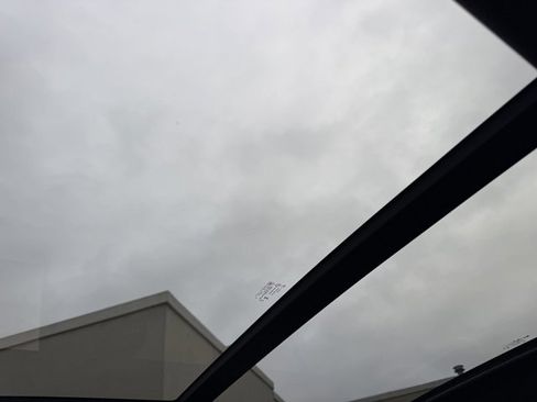 Used 2024 Chevrolet Suburban High Country image 33