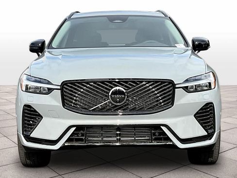 New 2026 Volvo XC60 T8 Plus w/ Climate Package PRO AWD/4WD image 5