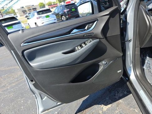 Used 2024 Buick Enclave Premium image 11