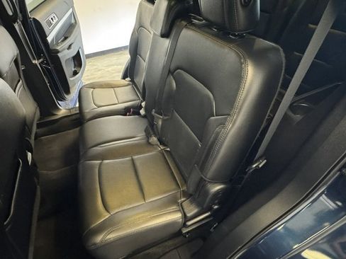 Used 2017 Ford Explorer XLT w/ Equipment Group 202A AWD/4WD image 18