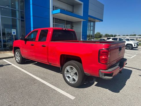 Used 2018 Chevrolet Silverado 1500 Custom w/ Custom Value Package RWD image 3