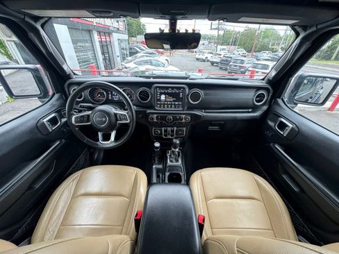 Used 2018 Jeep Wrangler Unlimited Sahara AWD/4WD image 45
