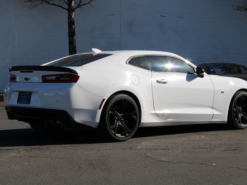 Used 2018 Chevrolet Camaro SS RWD image 10