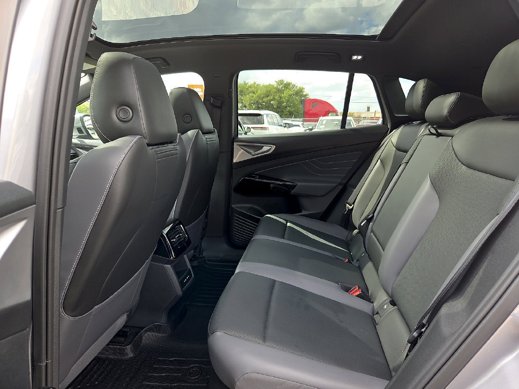 Used 2023 Volkswagen ID.4 Pro S RWD image 11
