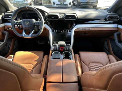 Used 2020 Lamborghini Urus AWD/4WD image 17