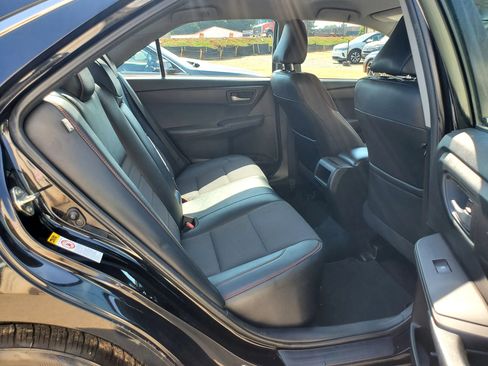 Used 2016 Toyota Camry SE FWD image 25