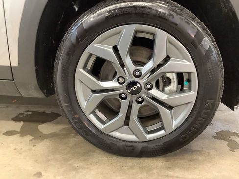 Certified 2025 Kia Seltos LX AWD/4WD image 25