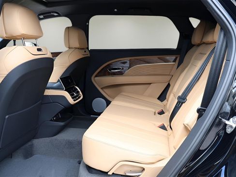 New 2025 Bentley Bentayga Extended Wheelbase image 15