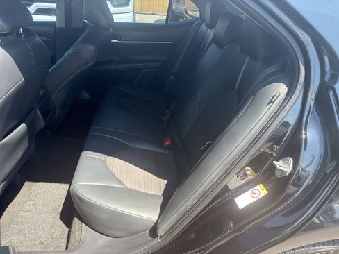 Used 2019 Toyota Camry SE FWD image 11