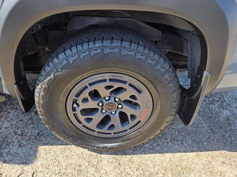Used 2025 Nissan Frontier Pro-X RWD image 25