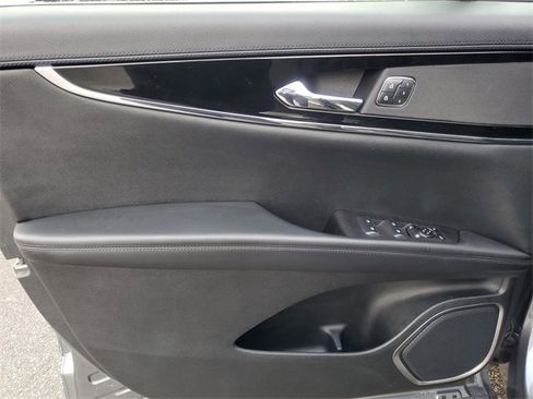 Certified 2023 Lincoln Nautilus Reserve image 13