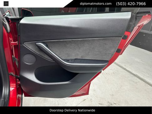 Used 2021 Tesla Model Y Long Range image 27