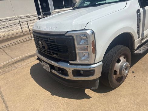 Used 2025 Ford F350 XL w/ XL Driver Assist Package AWD/4WD image 2