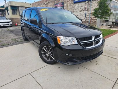 Used 2019 Dodge Grand Caravan SE w/ UConnect Hands-Free Group