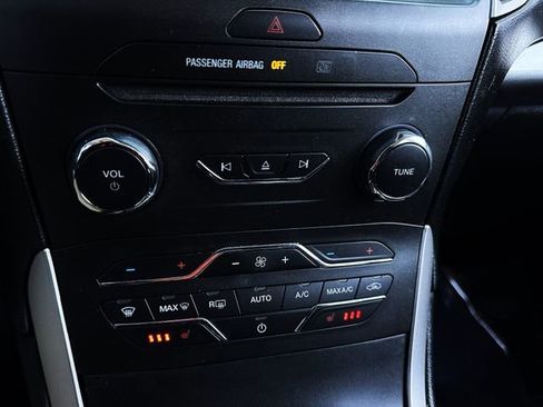 Used 2017 Ford Edge SEL w/ Equipment Group 201A image 28