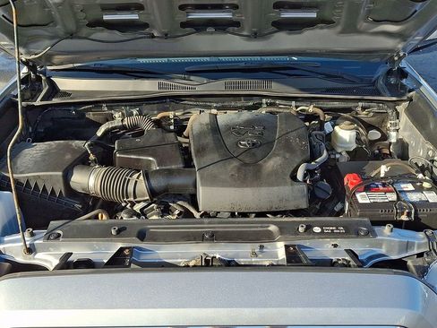 Used 2019 Toyota Tacoma TRD Sport image 30