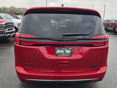 New 2026 Chrysler Pacifica Select image 14