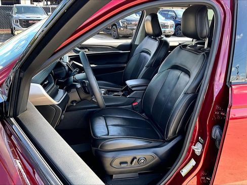 Used 2023 Jeep Grand Cherokee Limited w/ Luxury Tech Group II AWD/4WD image 8