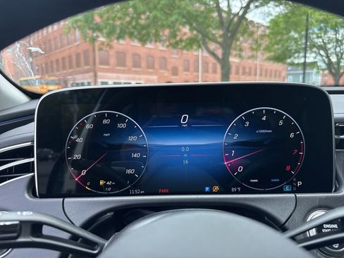 Used 2025 Mercedes-Benz E 350 4MATIC Sedan image 16