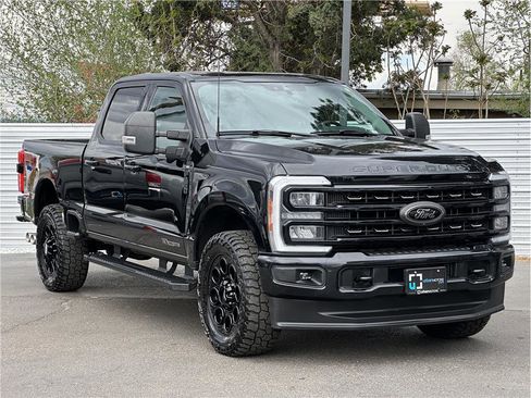 Used 2023 Ford F250 XLT w/ Black Appearance Package AWD/4WD image 8
