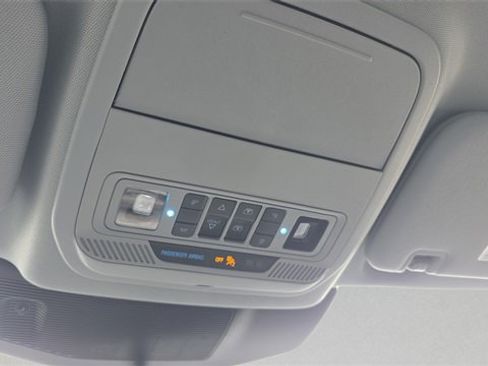 Used 2022 Ford Explorer XLT w/ Equipment Group 202A image 19