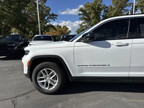 Used 2025 Jeep Grand Cherokee Laredo X w/ Trailer Tow Package AWD/4WD image 10