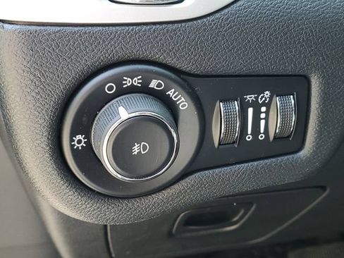 Used 2016 Jeep Cherokee Trailhawk AWD/4WD image 7
