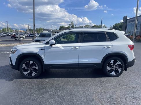 Certified 2024 Volkswagen Taos SE AWD/4WD image 3