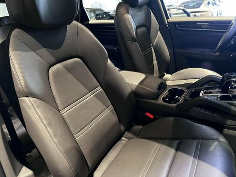 Used 2021 Porsche Cayenne AWD/4WD image 36