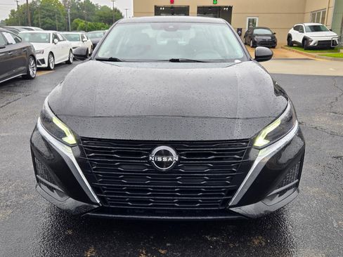 Used 2025 Nissan Altima 2.5 SV FWD image 2